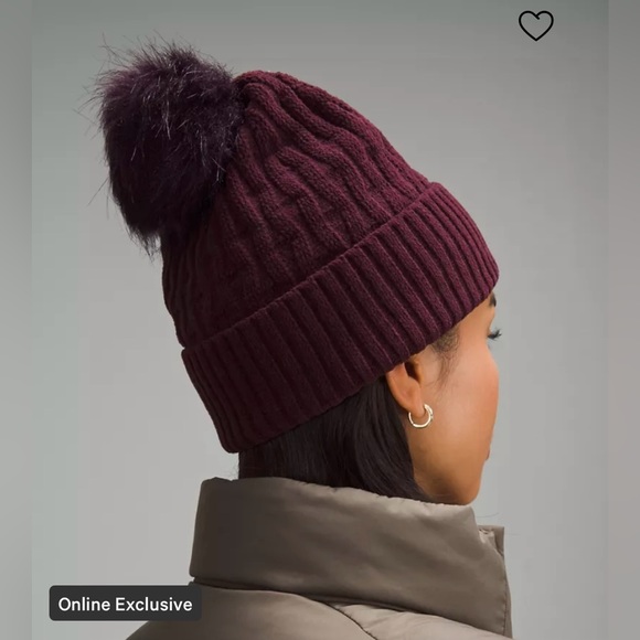 NWT Lululemon Women’s Cable Knit Pom Beanie Cassis Maroon Color - Picture 3 of 8